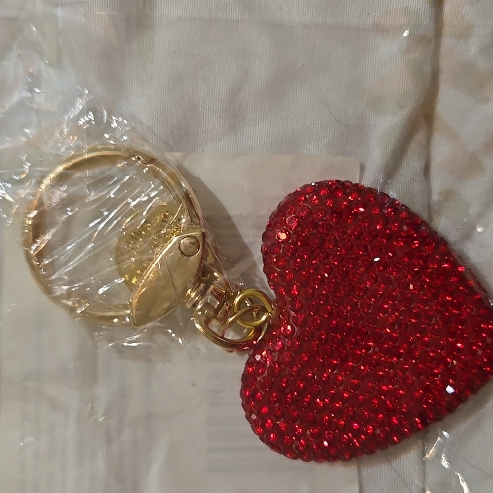 Keychain/Bag Charm - Glitter Red Heart with Gold Toned Hardware - Picture 3 of 3